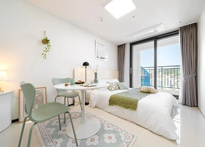 Urbanstay Cityhall Apartment *