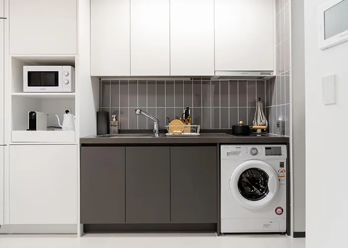 Urbanstay Cityhall Apartment