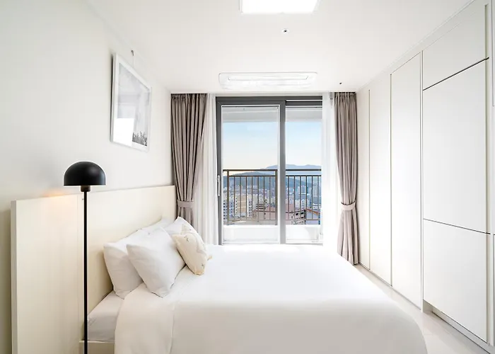 Apartment Urbanstay Cityhall *