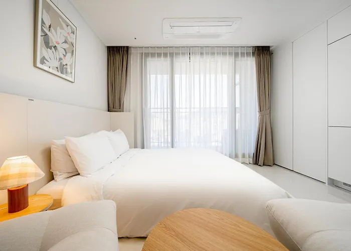 Urbanstay Cityhall Apartment *