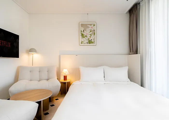 Urbanstay Cityhall Apartment