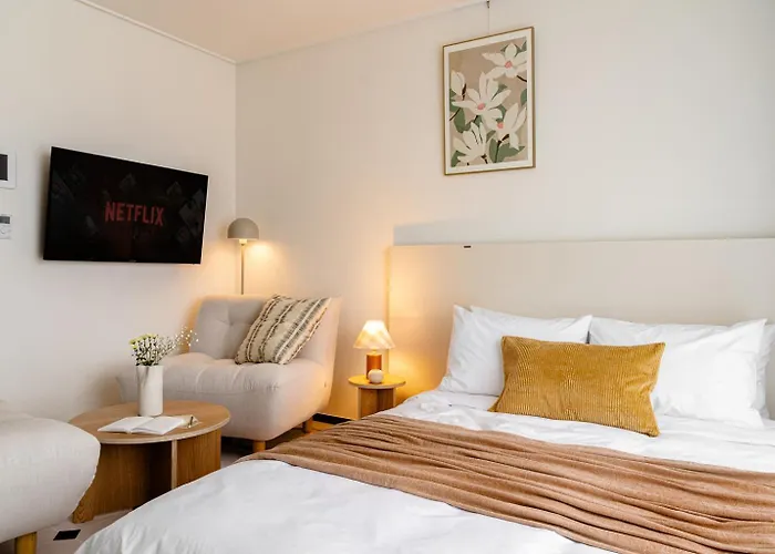 Urbanstay Cityhall Apartment *