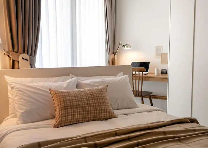 Urbanstay Cityhall Apartment